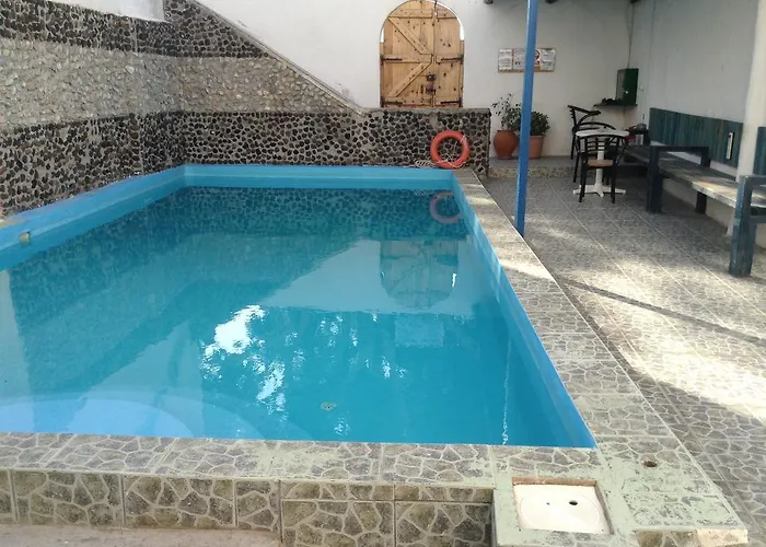 To Let Katerina & John's 2* Perísza