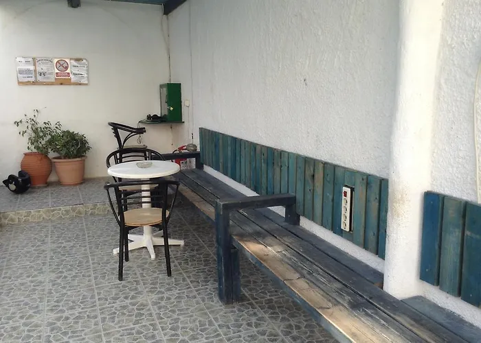 To Let Katerina & John's Hotel Perissa (Santorini)