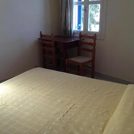 To Let Katerina & John's 2* Perissa (Santorini)