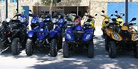 To Let Katerina & John's 2* Perissa (Santorini)