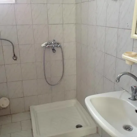 Отель To Let Katerina & John's 2*