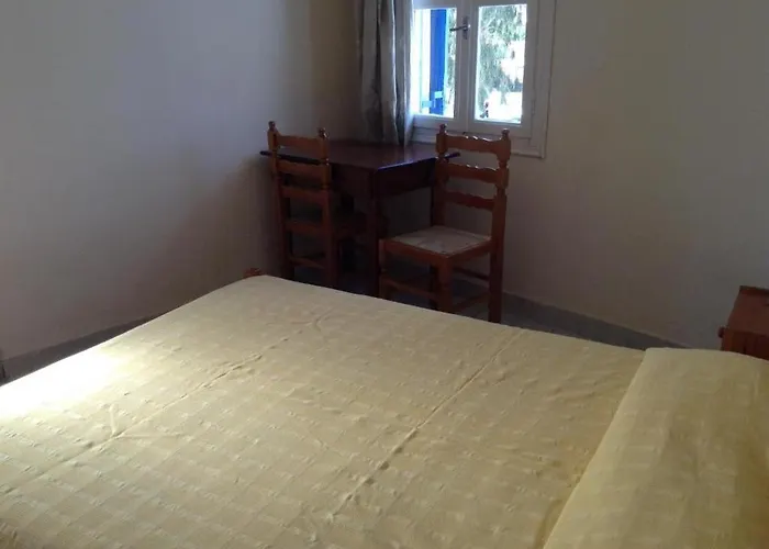 To Let Katerina & John's 2* Perissa (Santorini)