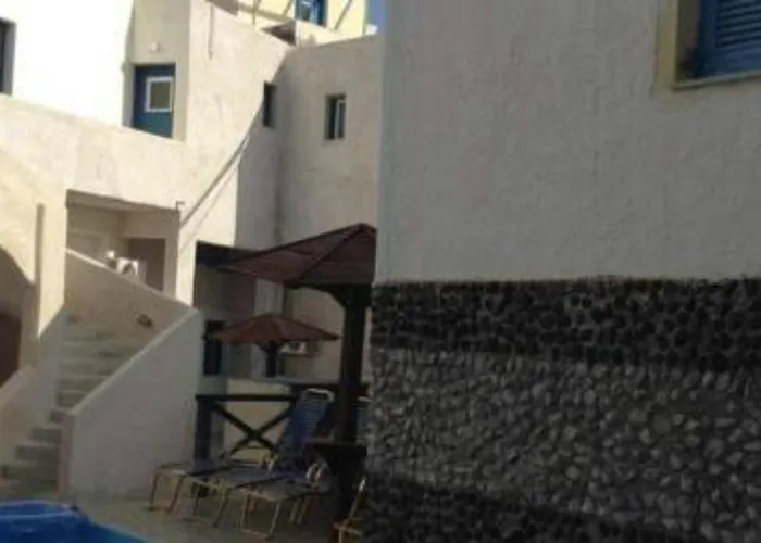 To Let Katerina & John's Perissa (Santorini)